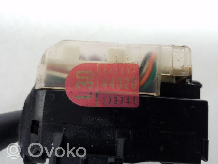 Toyota Avensis Verso Interruptor/palanca de limpiador de luz de giro 84140-44020