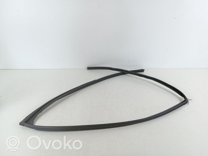 Toyota Prius Prime Altro elemento di rivestimento della portiera anteriore 68151-47062