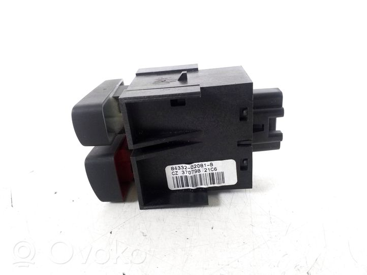 Toyota Corolla E120 E130 Botón interruptor de luz de peligro 84332-02081