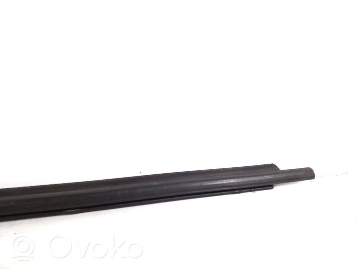 Toyota Auris 150 Moulure de vitre de la porte avant 75710-02130