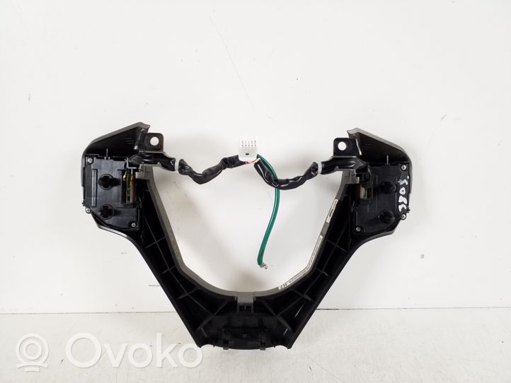 Toyota Avensis T270 Pulsanti/interruttori sul volante 84250-05020