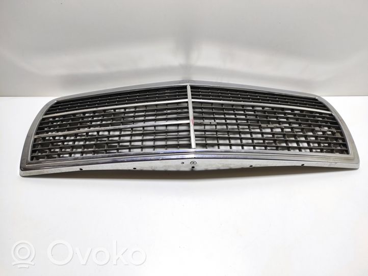 Mercedes-Benz E W124 Kühlergrill 2018880123