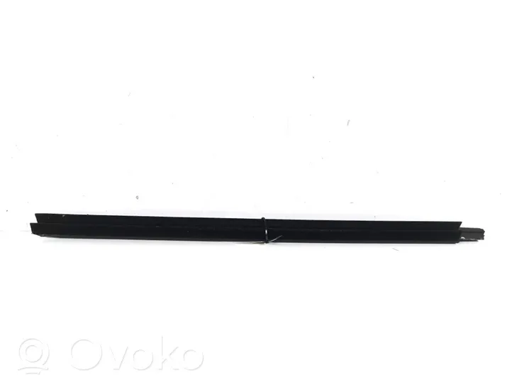 Volvo S60 Baguette moulure de porte arrière 31335854