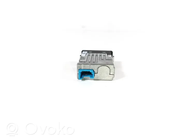 BMW 3 G20 G21 Connettore plug in USB 8711938