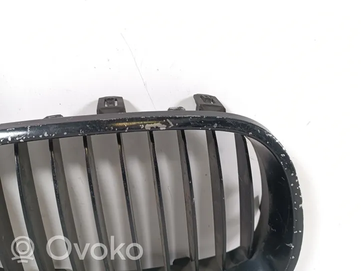 BMW 5 E60 E61 Front grill 51137027062