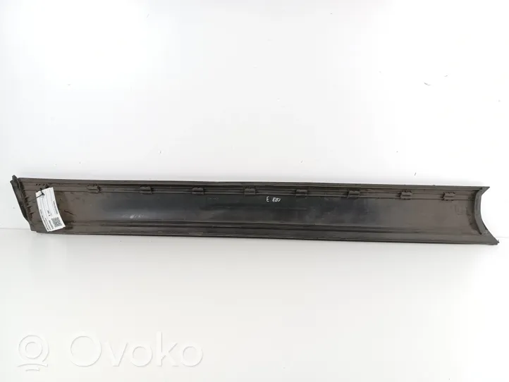 Volkswagen Touareg I Front door trim (molding) 7L6837798D