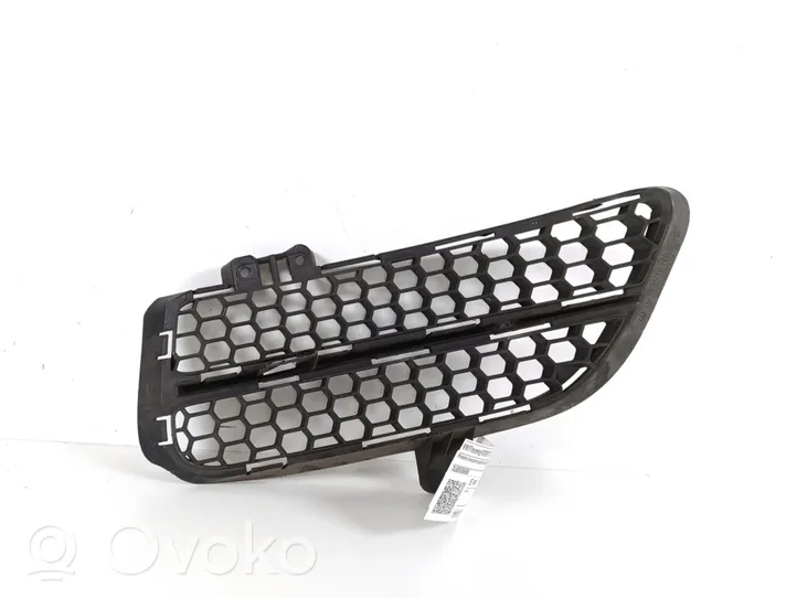 Volkswagen Touareg I Grille inférieure de pare-chocs avant 7L6853666B