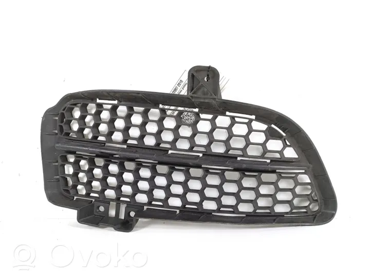 Volkswagen Touareg I Grille inférieure de pare-chocs avant 7L6853666B