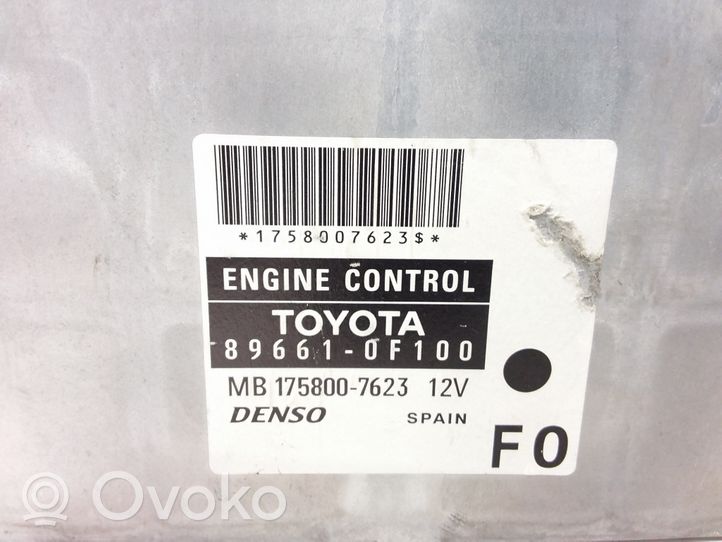 Toyota Corolla Verso AR10 Variklio valdymo blokas 896610F100