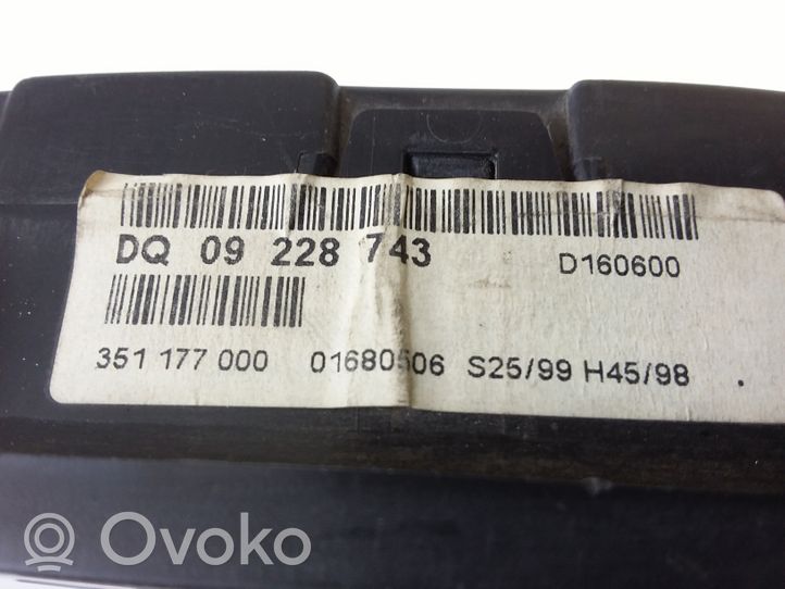 Opel Astra G Compteur de vitesse tableau de bord DQ09228743