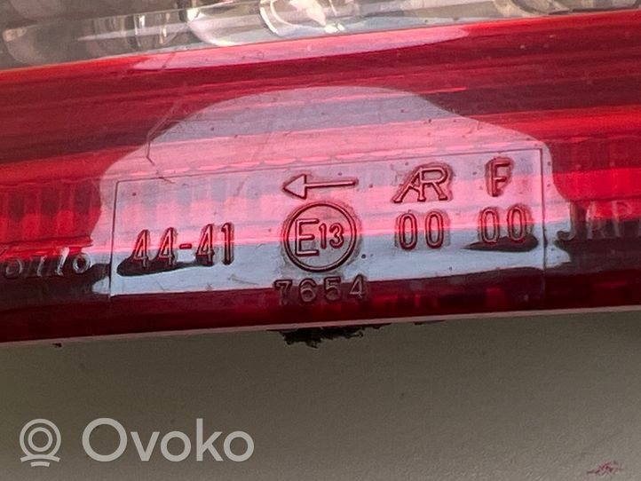 Toyota Avensis Verso Luci posteriori del portellone del bagagliaio 0000