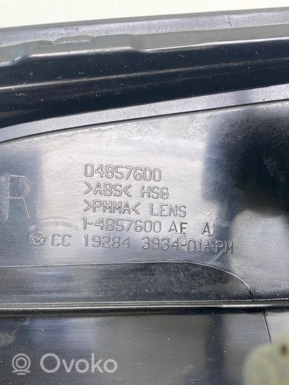 Chrysler Voyager Feux arrière / postérieurs 14857600AE