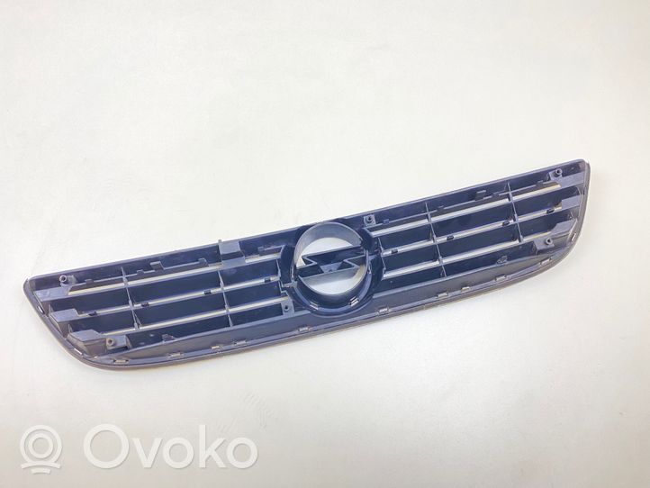 Opel Zafira A Grille calandre supérieure de pare-chocs avant 90580685