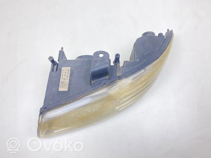 Chrysler Voyager Lampa przednia 04676521AEC