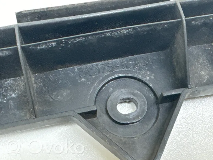 Toyota Avensis T220 Support de pare-chocs arrière 52575050304