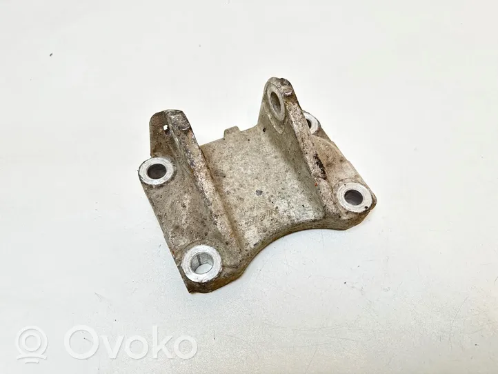 Honda CR-V Engine mounting bracket 90SWY