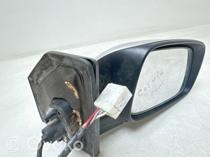 Toyota Corolla Verso AR10 Elektryczne lusterko boczne drzwi przednich E11015829