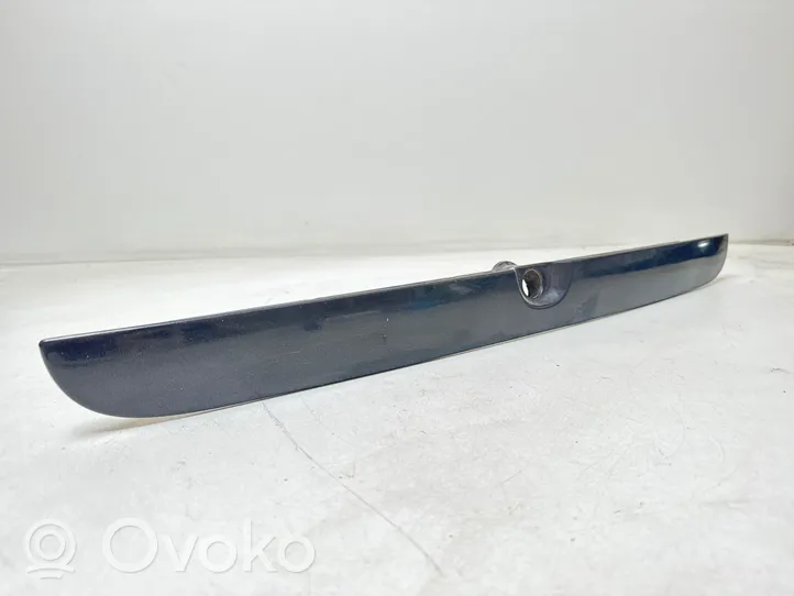 Opel Zafira A Trunk door license plate light bar 90579631