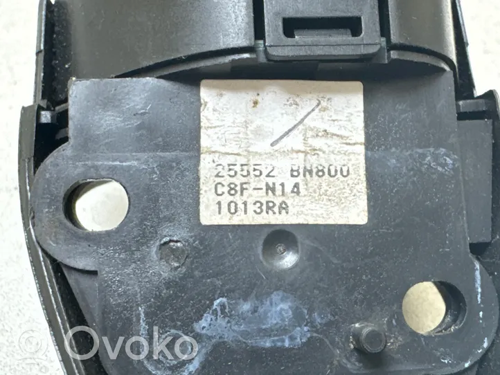 Nissan Almera Tino Przełącznik / Przycisk kierownicy 25552BN800