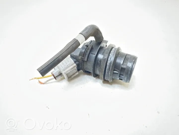 Mazda 3 I Pompe de lave-glace de pare-brise 8603109120