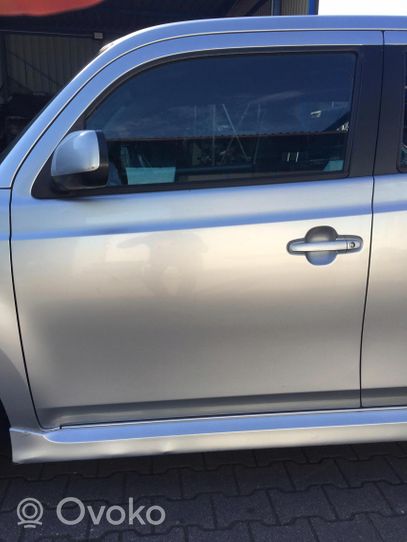 Daihatsu Materia Drzwi przednie 