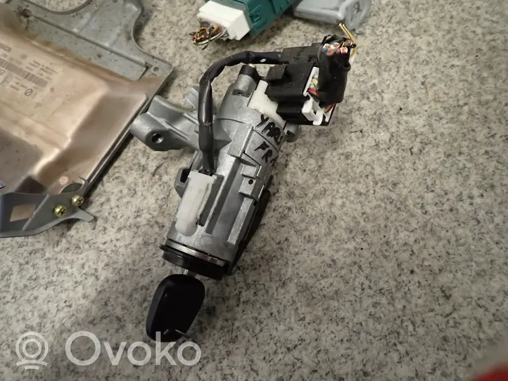 Toyota Yaris Komputer / Sterownik ECU i komplet kluczy 