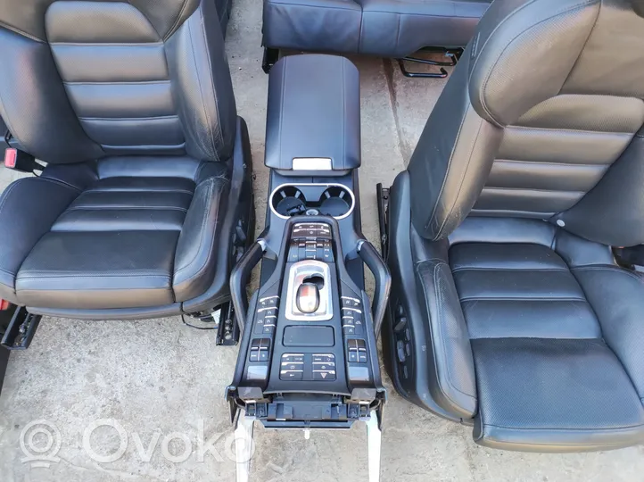 Porsche Cayenne (92A) Set interni 