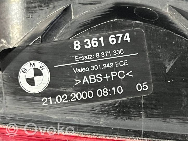 BMW 5 E39 Galinis žibintas dangtyje 8361674