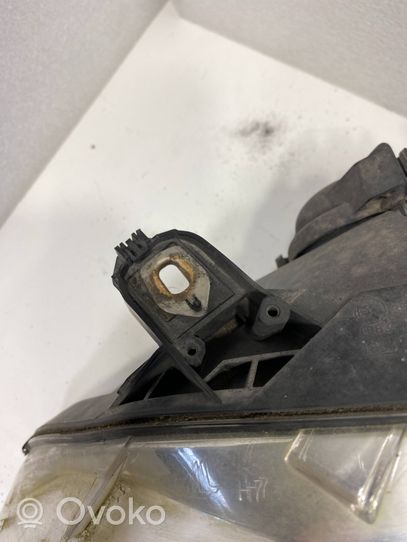 Mercedes-Benz B W245 Lampa przednia A1698202561