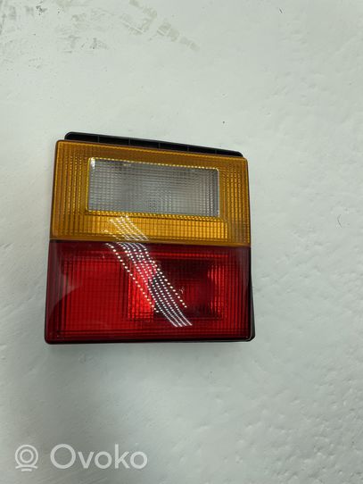 Audi 80 90 B2 Lampy tylnej klapy bagażnika 297701