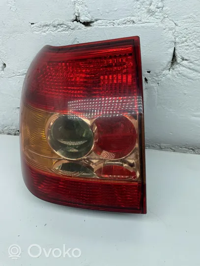 Toyota Corolla E120 E130 Lampa tylna 