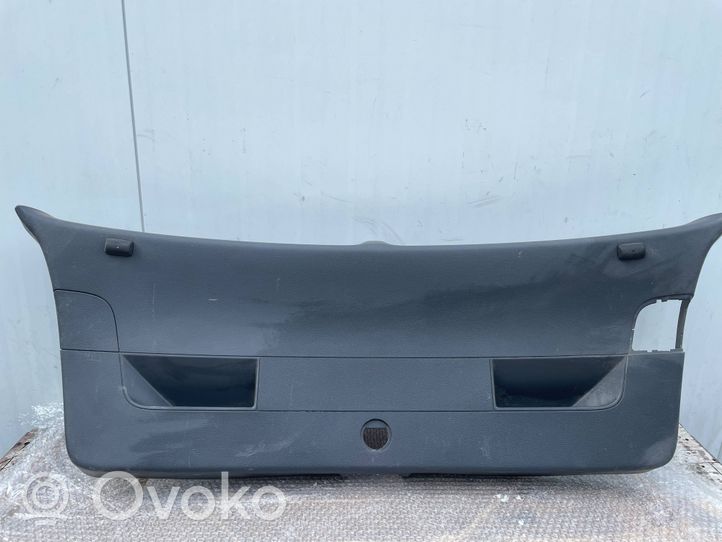 Volkswagen Golf V Poszycie / Tapicerka tylnej klapy bagażnika 1K6867601C