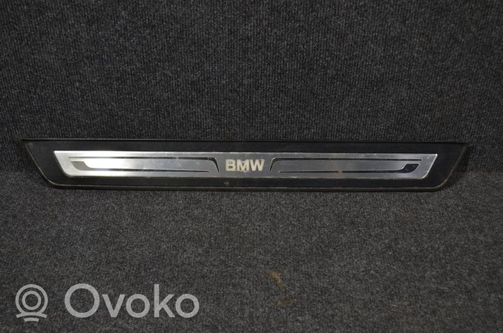 BMW 5 F10 F11 Listwa progowa przednia 7337017