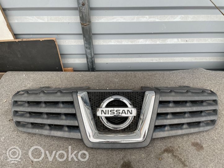 Nissan Qashqai Etupuskurin ylempi jäähdytinsäleikkö 