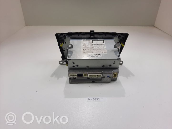 Toyota Avensis T270 Panel / Radioodtwarzacz CD/DVD/GPS 8612005150