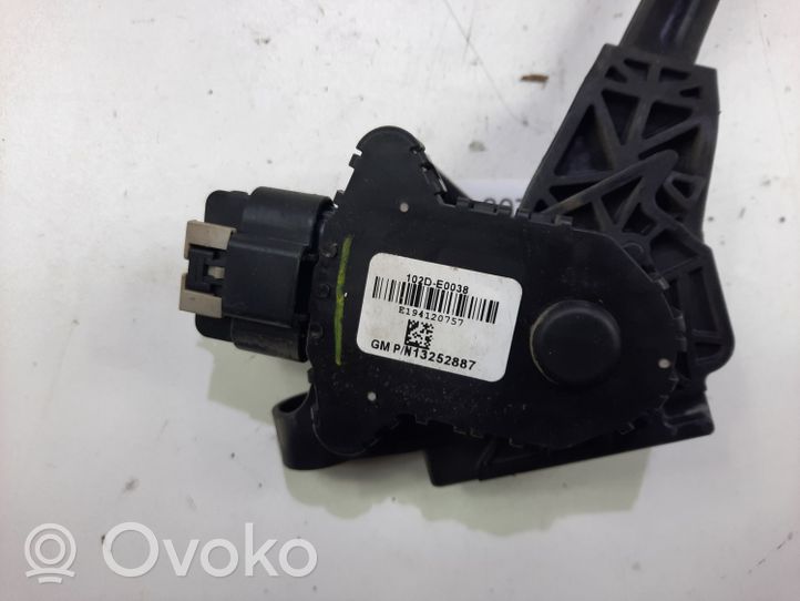 Opel Meriva B Pedał gazu / przyspieszenia 13252887