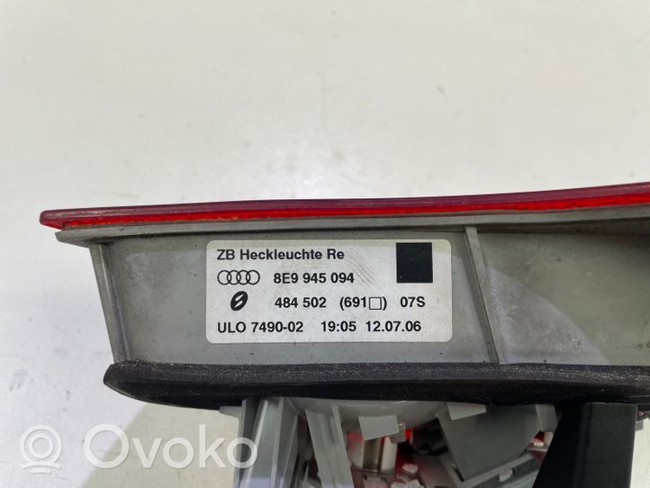 Audi A4 S4 B7 8E 8H Lampy tylnej klapy bagażnika 8E9945094