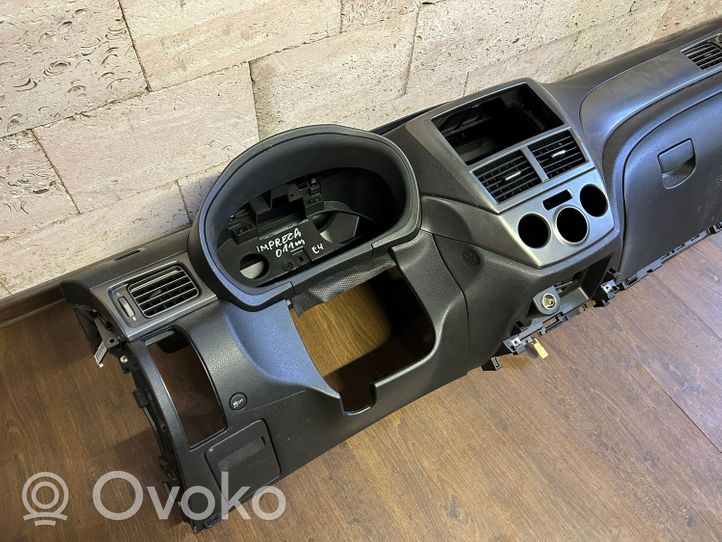 Subaru Impreza III Deska rozdzielcza 