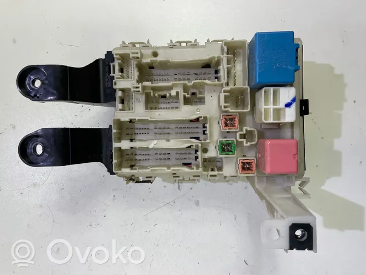 Toyota Corolla E140 E150 Module de fusibles 8273002V50