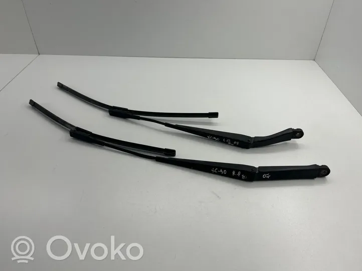 Volvo XC90 Front wiper blade arm 