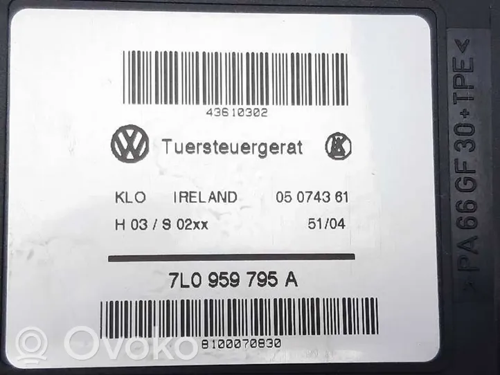 Volkswagen Touareg I Elektryczny podnośnik szyby drzwi tylnych 7L0959795A