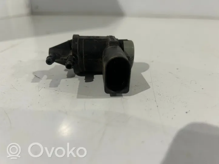 Volkswagen PASSAT B6 Turboahtimen magneettiventtiili 1K0906283A