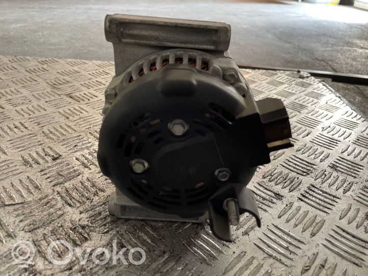 Opel Insignia B Generatore/alternatore 13587304