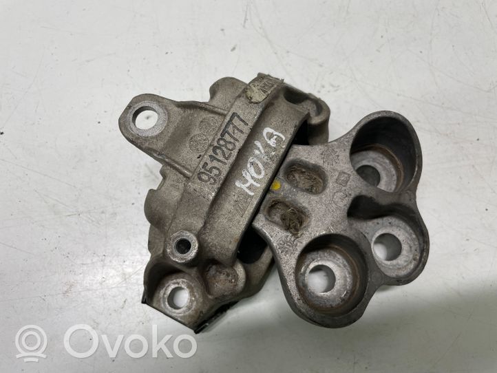 Opel Mokka X Engine mount bracket 95128777