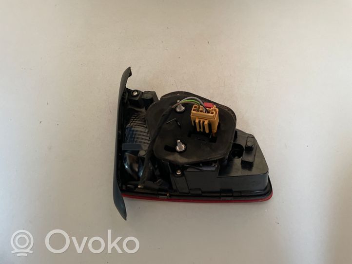 Volkswagen PASSAT B8 Lampy tylnej klapy bagażnika 3G9945094E