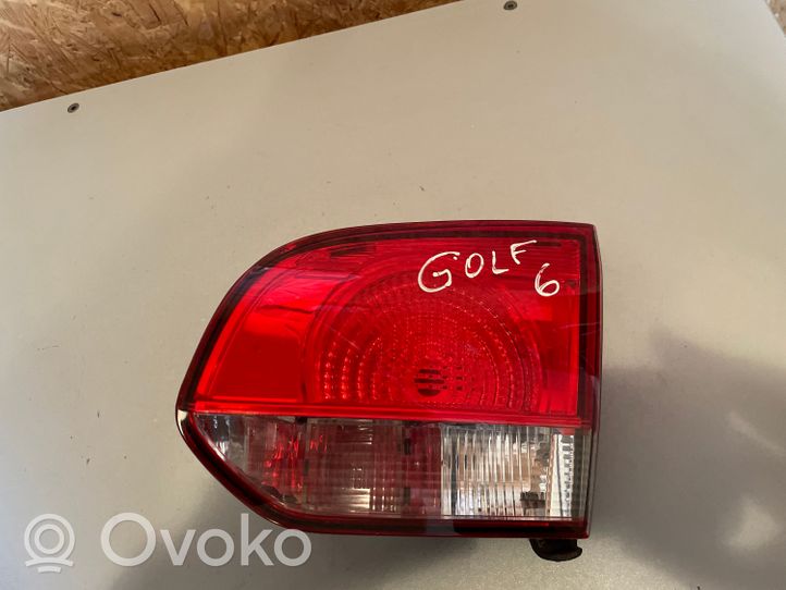 Volkswagen Golf VI Galinis žibintas dangtyje 5K0945094