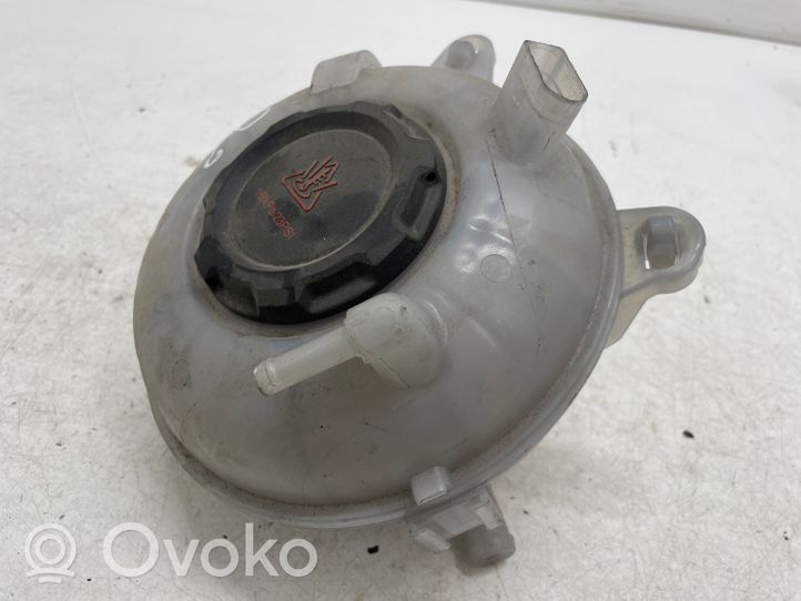 Audi Q2 - Serbatoio di compensazione del liquido refrigerante/vaschetta 5Q0121407G