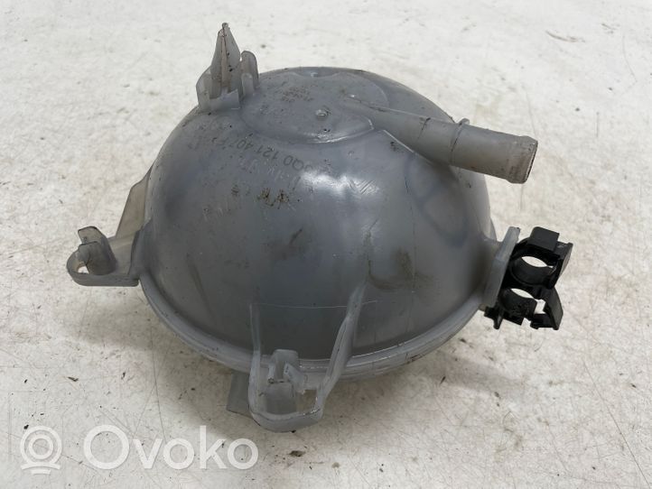 Volkswagen Touran III Vase d'expansion / réservoir de liquide de refroidissement 5Q0121407F