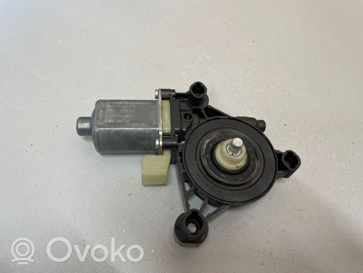 Volkswagen Touran III Moteur de lève-vitre de porte avant 5Q0959802C