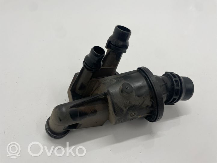 BMW 1 F20 F21 Termostaatin kotelo 8575625